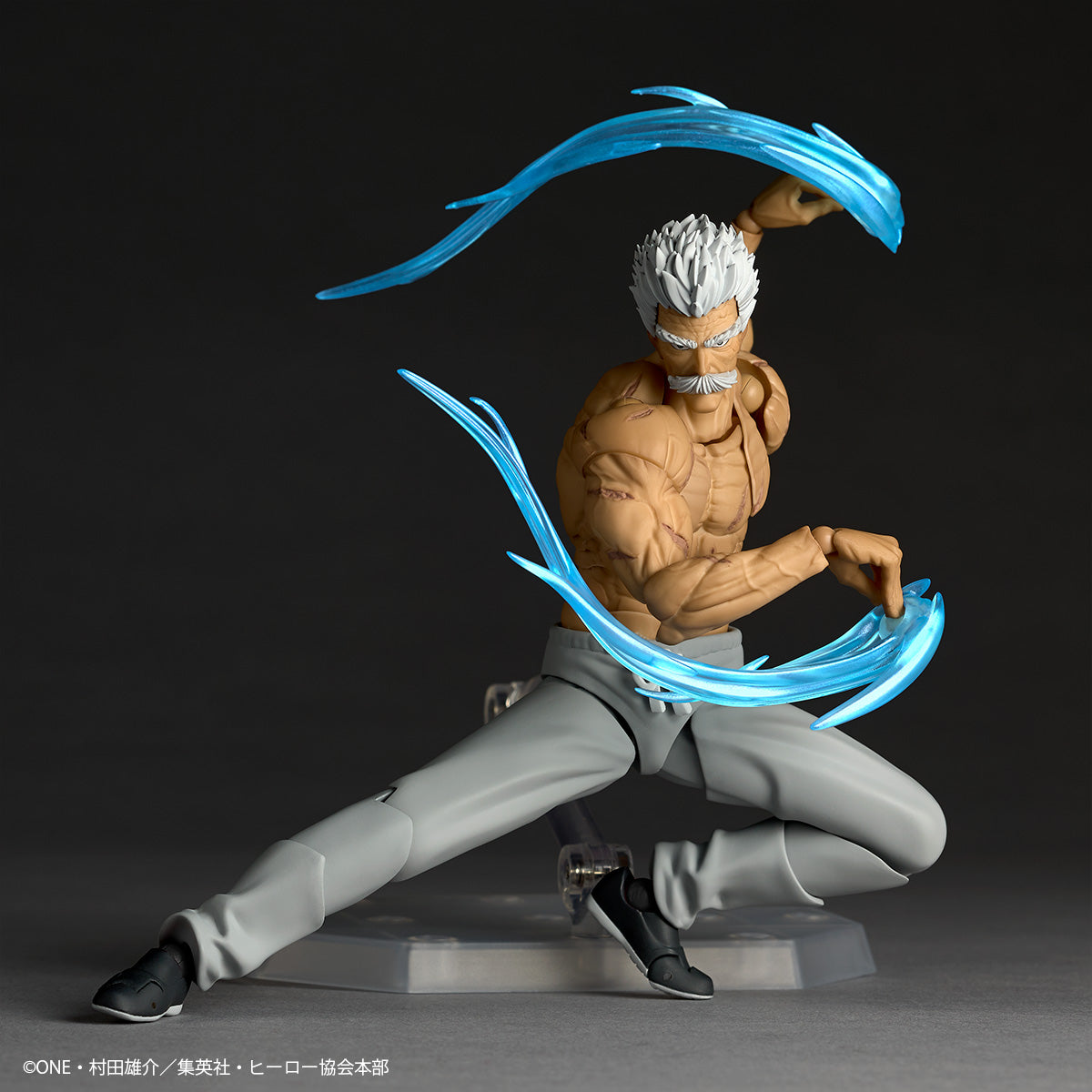 Preventa Figura Bang (Silver Fang Version)- One Punch Man - Amazing Yamaguchi Revoltech marca Kaiyodo NR113 escala 1/12