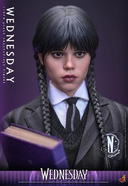 Preventa Figura WEDNESDAY - Wednesday (Netflix Series) marca Hot Toys TMS135 escala 1/6
