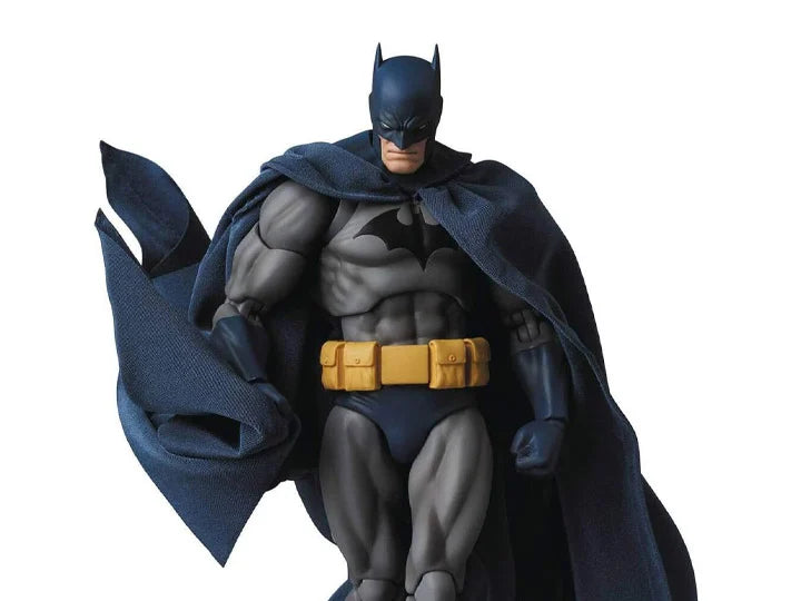 Preventa Figura Batman - Batman: Hush - DC Comics MAFEX marca Medicom Toy No.105 escala pequeña 1/12 (relanzamiento)