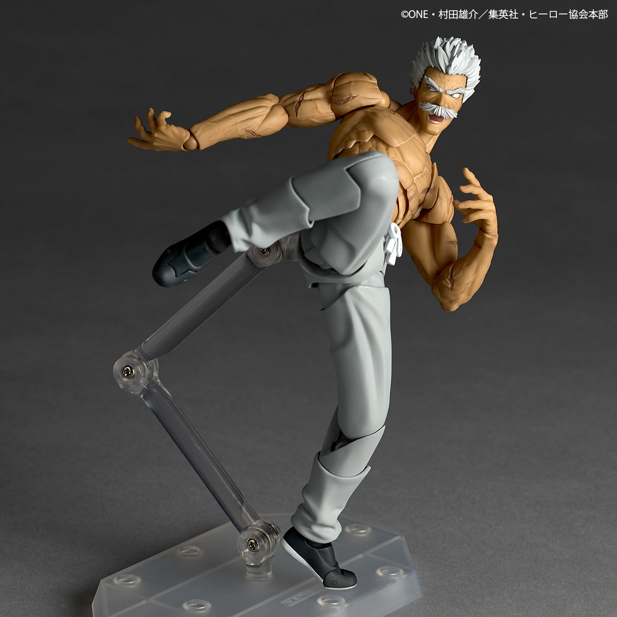 Preventa Figura Bang (Silver Fang Version)- One Punch Man - Amazing Yamaguchi Revoltech marca Kaiyodo NR113 escala 1/12