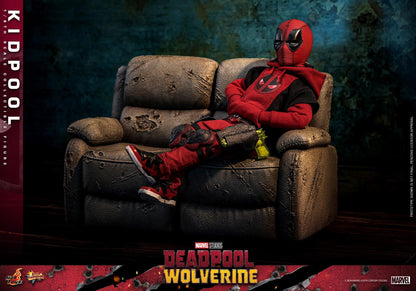 Preventa Figura Kidpool - Deadpool & Wolverine marca Hot Toys MMS763 escala 1/6