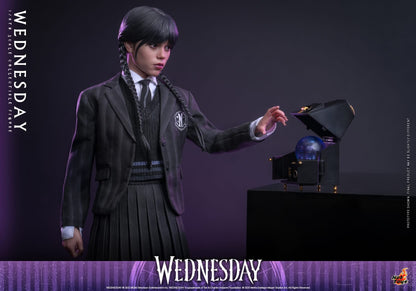 Preventa Figura WEDNESDAY - Wednesday (Netflix Series) marca Hot Toys TMS135 escala 1/6