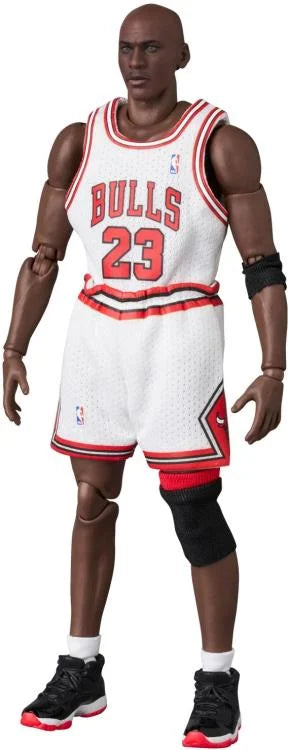 Preventa Figura Michael Jordan (Chicago Bulls Home) - NBA - MAFEX marca Medicom Toy No.255 escala pequeña 1/12