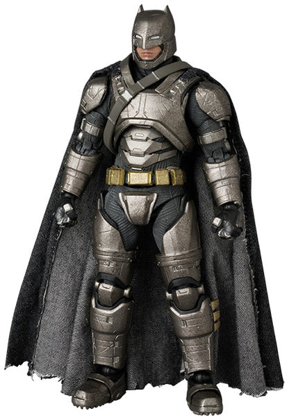 Preventa Figura Armored Batman (versión 1.5) - Batman v Superman: Dawn of Justice - MAFEX No. 313 marca Medicom Toy escala 1/12