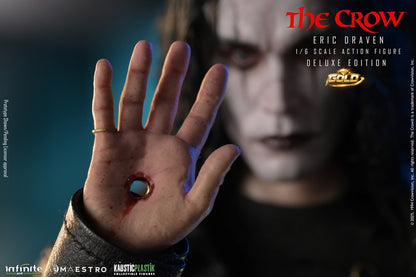 Preventa Figura Eric Draven (Deluxe Edition GOLD) (Cabello enraizado) - THE CROW - Luxury Limited Edition marca Kaustic Plastik escala 1/6