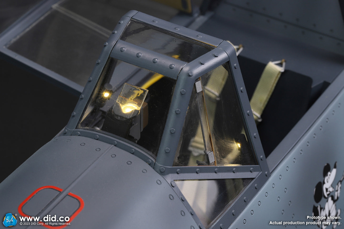 Preventa Base Diorama Cockpit/Cabina BF-109 (Grey Blue) marca DID E60065B escala 1/6