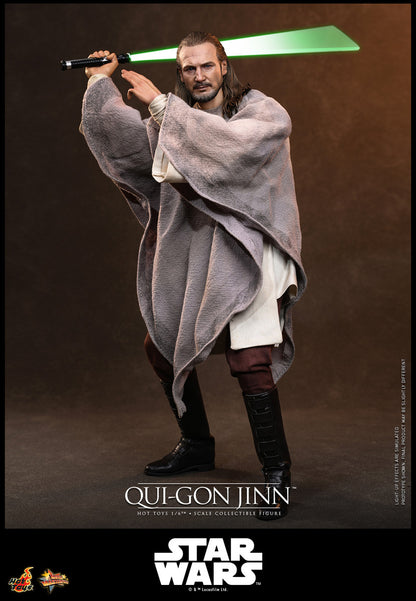Preventa Figura Qui-Gon Jinn - Star Wars: The Phantom Menace marca Hot Toys MMS880 escala 1/6