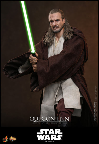 Preventa Figura Qui-Gon Jinn - Star Wars: The Phantom Menace marca Hot Toys MMS880 escala 1/6