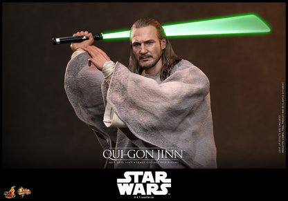 Preventa Figura Qui-Gon Jinn - Star Wars: The Phantom Menace marca Hot Toys MMS880 escala 1/6