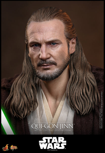 Preventa Figura Qui-Gon Jinn - Star Wars: The Phantom Menace marca Hot Toys MMS880 escala 1/6