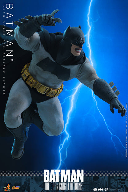 Preventa Figura BATMAN - The Dark Knight Returns marca Hot Toys CMS024 escala 1/6