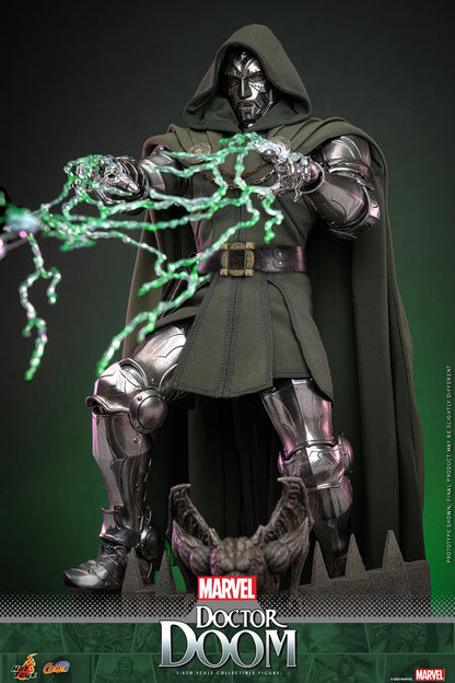 Preventa Figura Doctor Doom - Marvel Comics marca Hot Toys CMS022 escala 1/6