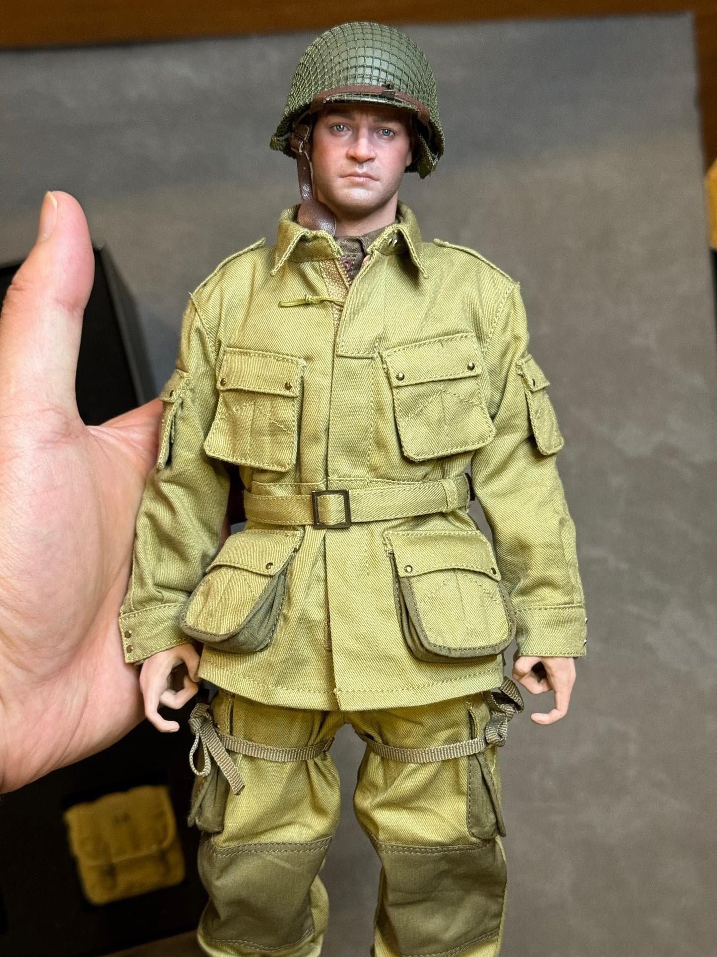 Pedido Figura Lieutenant “Buck” (Jumper Uniform) - US Paratrooper marca Facepoolfigure FP-012B escala 1/6