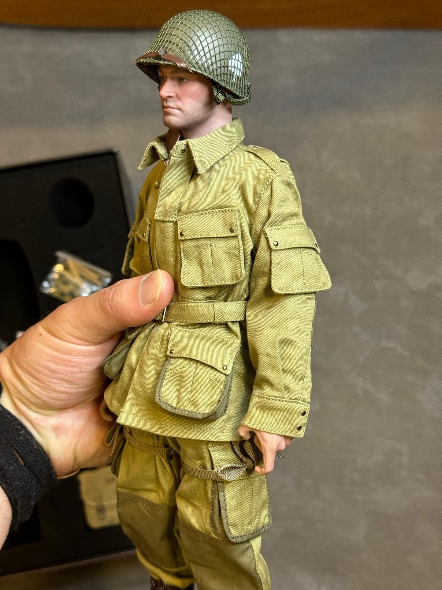 Pedido Figura Lieutenant “Buck” (Jumper Uniform) - US Paratrooper marca Facepoolfigure FP-012B escala 1/6