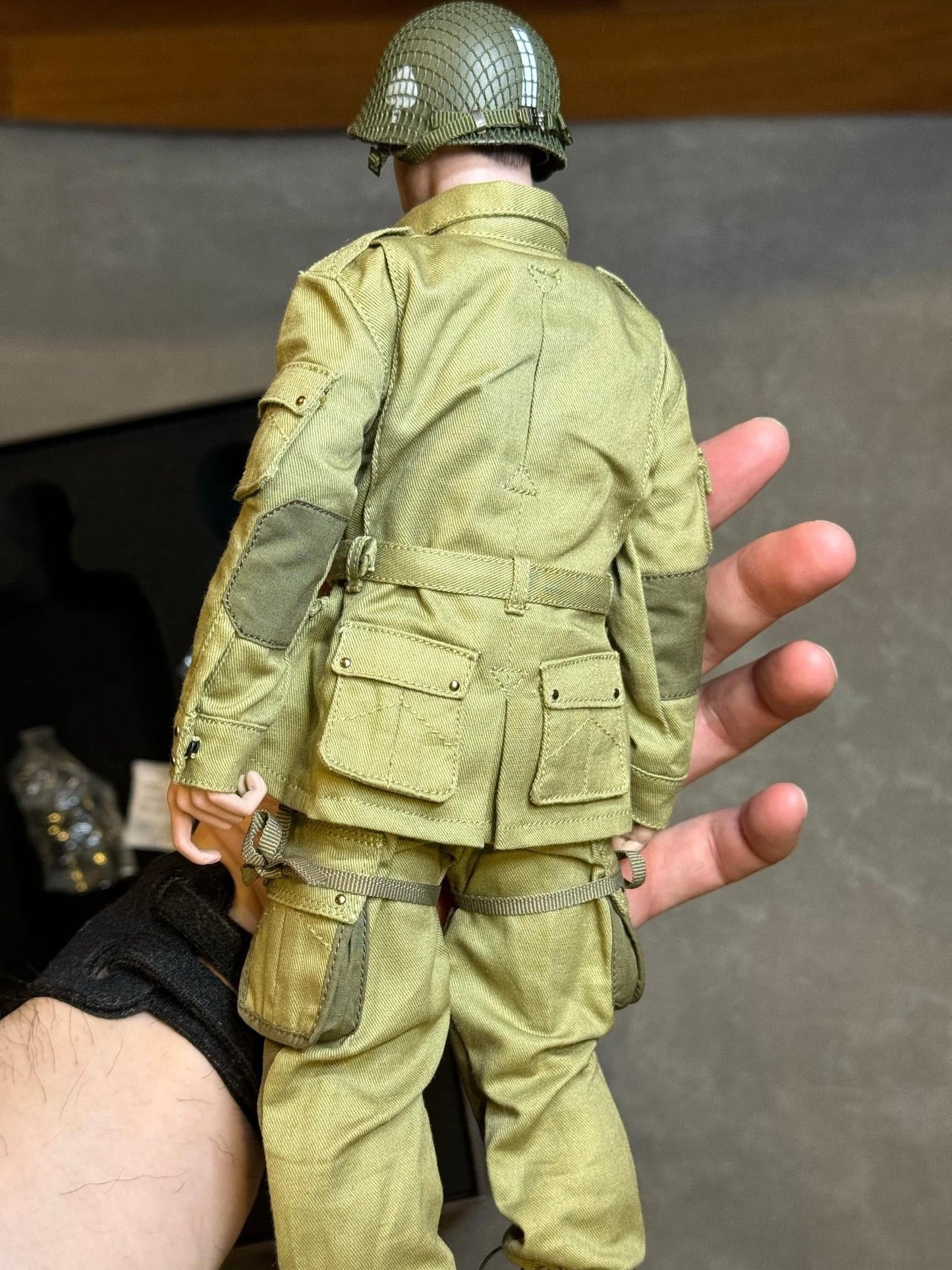 Pedido Figura Lieutenant “Buck” (Jumper Uniform) - US Paratrooper marca Facepoolfigure FP-012B escala 1/6