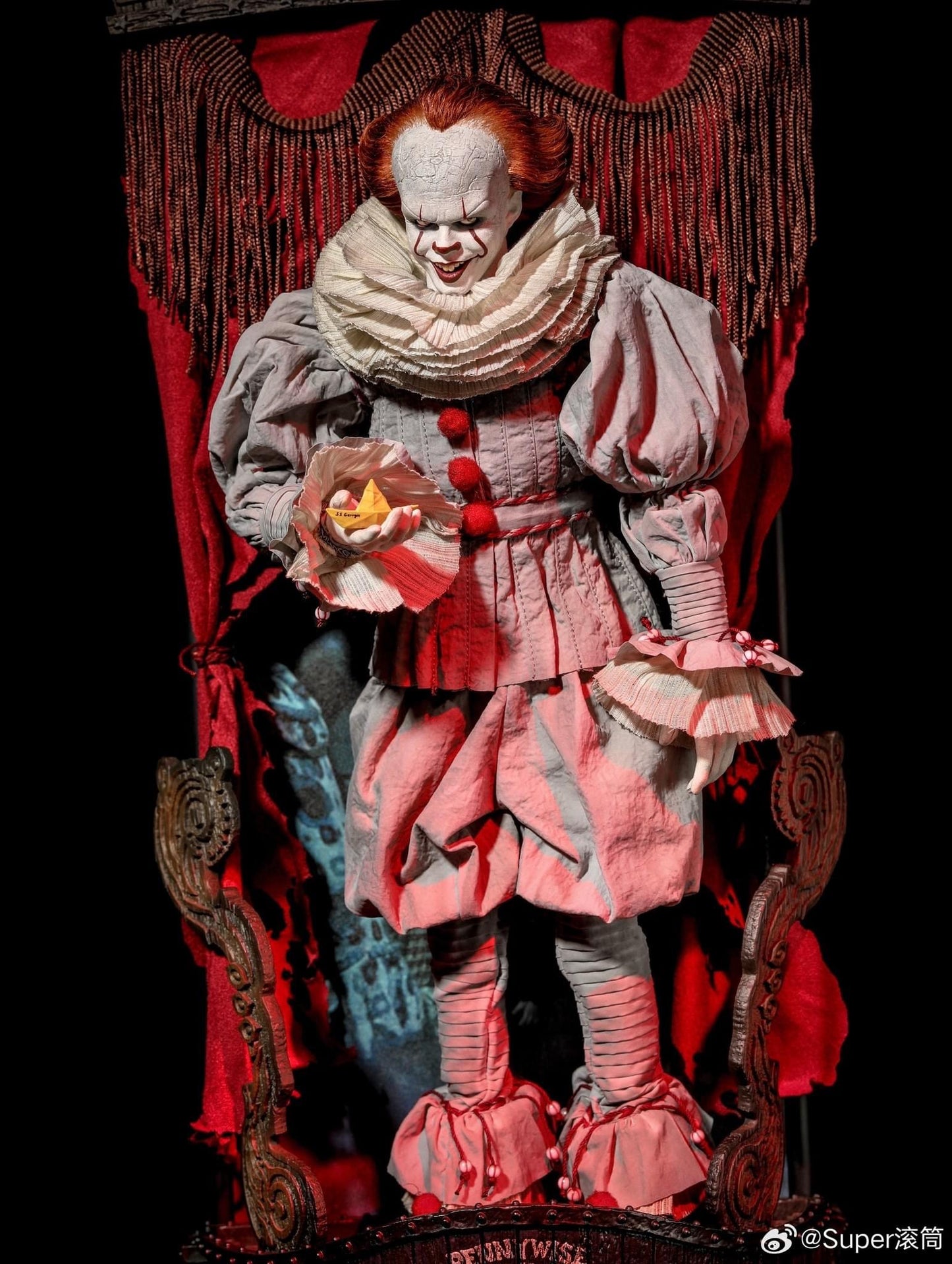 Preventa Figura PENNYWISE (IT) - Premium Edition A marca INART Queen Studios escala 1/6