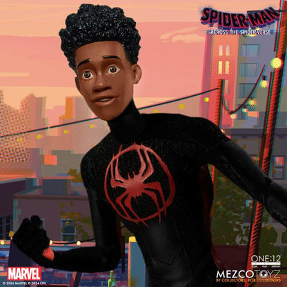 Preventa Figura Miles Morales - Spider-Man: Across the Spider-Verse - One:12 Collective marca Mezco Toyz 76631 escala pequeña 1/12