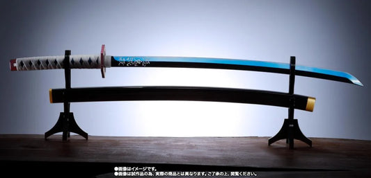 Preventa Prop Replica Espada Nichirin de Giyu Tomioka - Demon Slayer: Kimetsu no Yaiba marca Bandai Spirits escala real 1/1