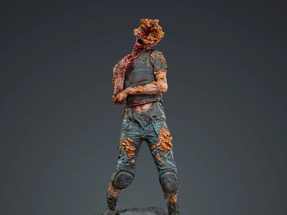 Pedido Estatua Armored Clicker - The Last of Us Part II marca Dark Horse escala (22.5 cm)