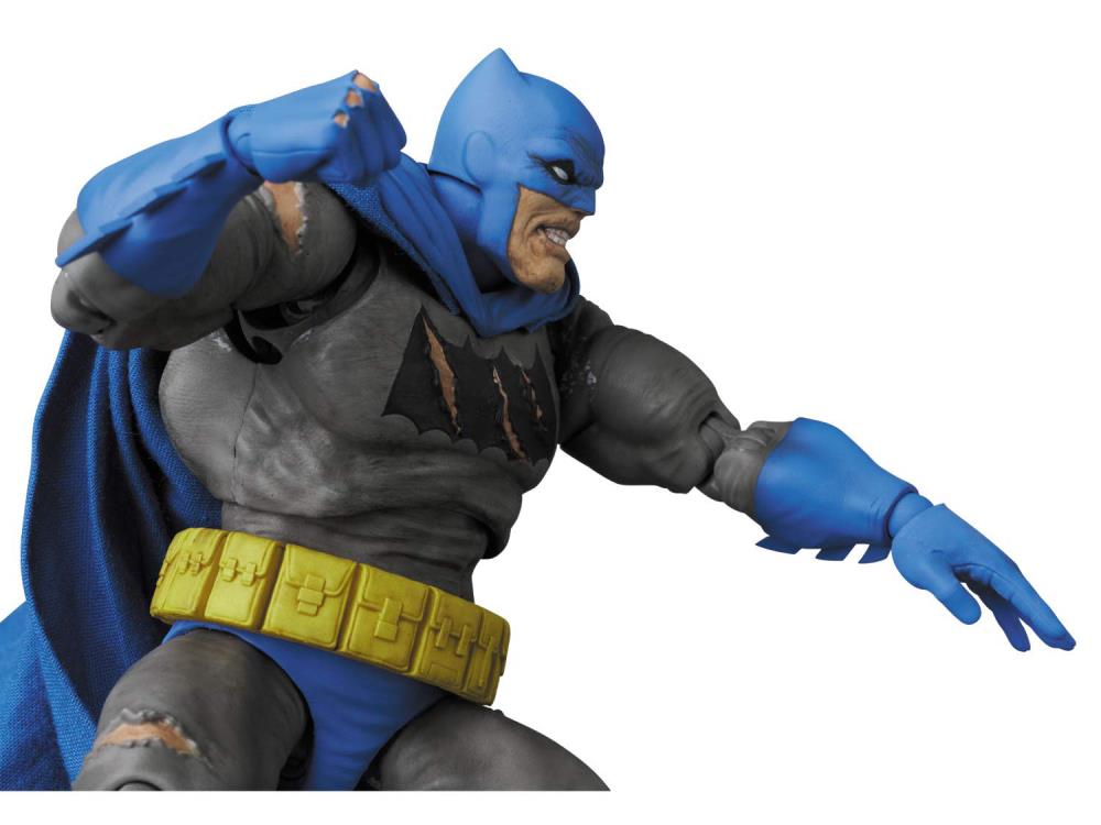 Pedido Figura Batman - The Dark Knight Returns: Triumphant - MAFEX marca Medicom Toy No.119 escala pequeña 1/12