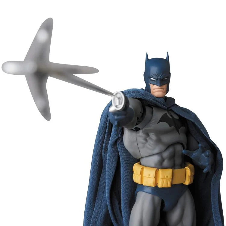 Preventa Figura Batman - Batman: Hush - DC Comics MAFEX marca Medicom Toy No.105 escala pequeña 1/12 (relanzamiento)