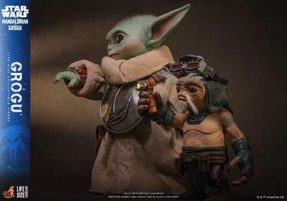 Preventa Figura GROGU (Tamaño real) - Star Wars: The Mandalorian & Grogu marca Hot Toys LMS016 escala real 1/1