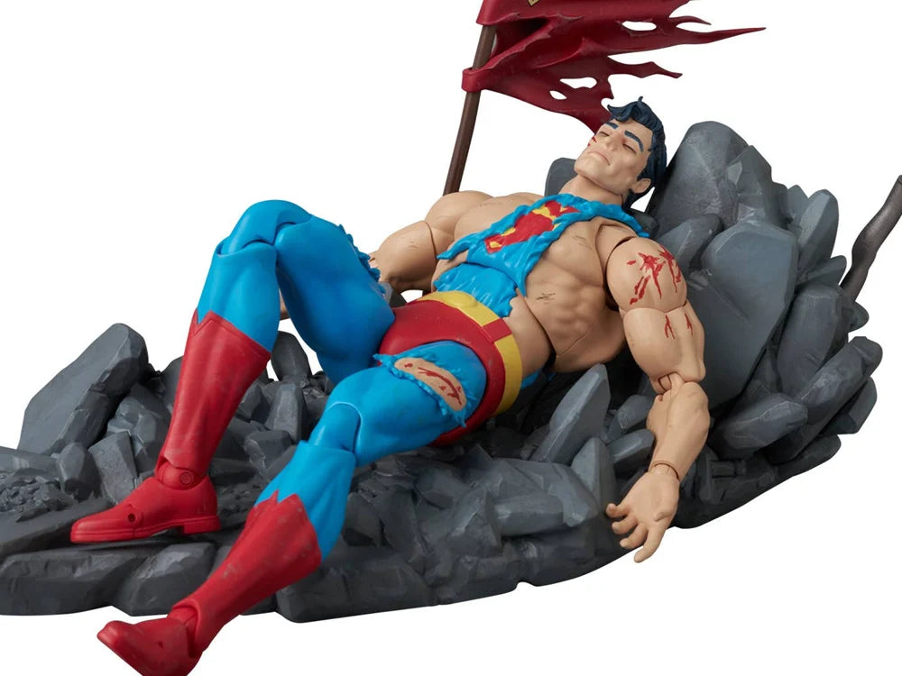 Preventa Figura Superman (Battle Damaged Version) - Death of Superman MAFEX No.324 marca Medicom Toy escala 1/12