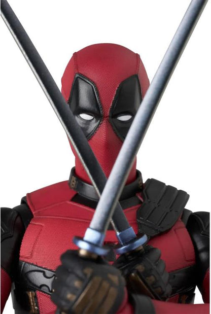 Preventa Figura Deadpool (con Dogpool) - Deadpool & Wolverine - MAFEX No. 284 marca Medicom Toy escala 1/12