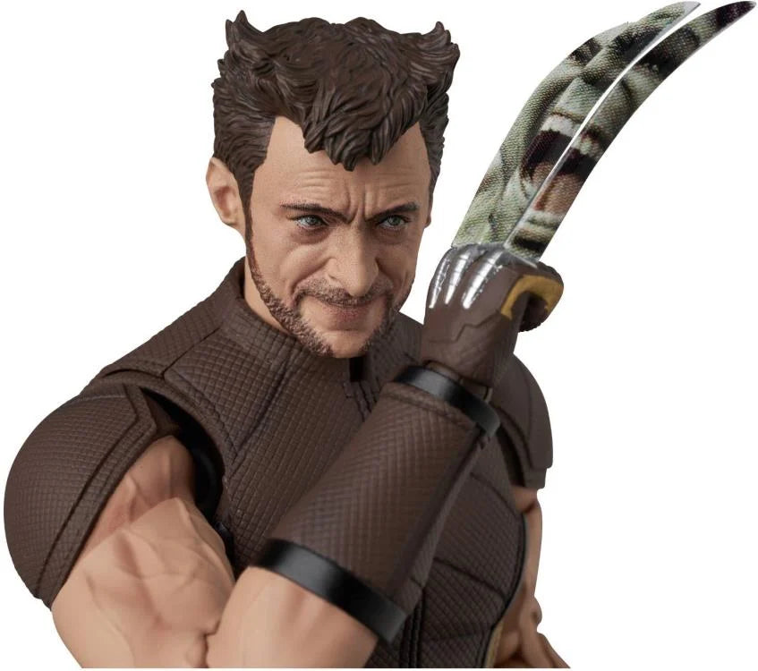 Preventa Figura Wolverine (Brown Suit version) - Deadpool & Wolverine - MAFEX No. 297 marca Medicom Toy escala 1/12