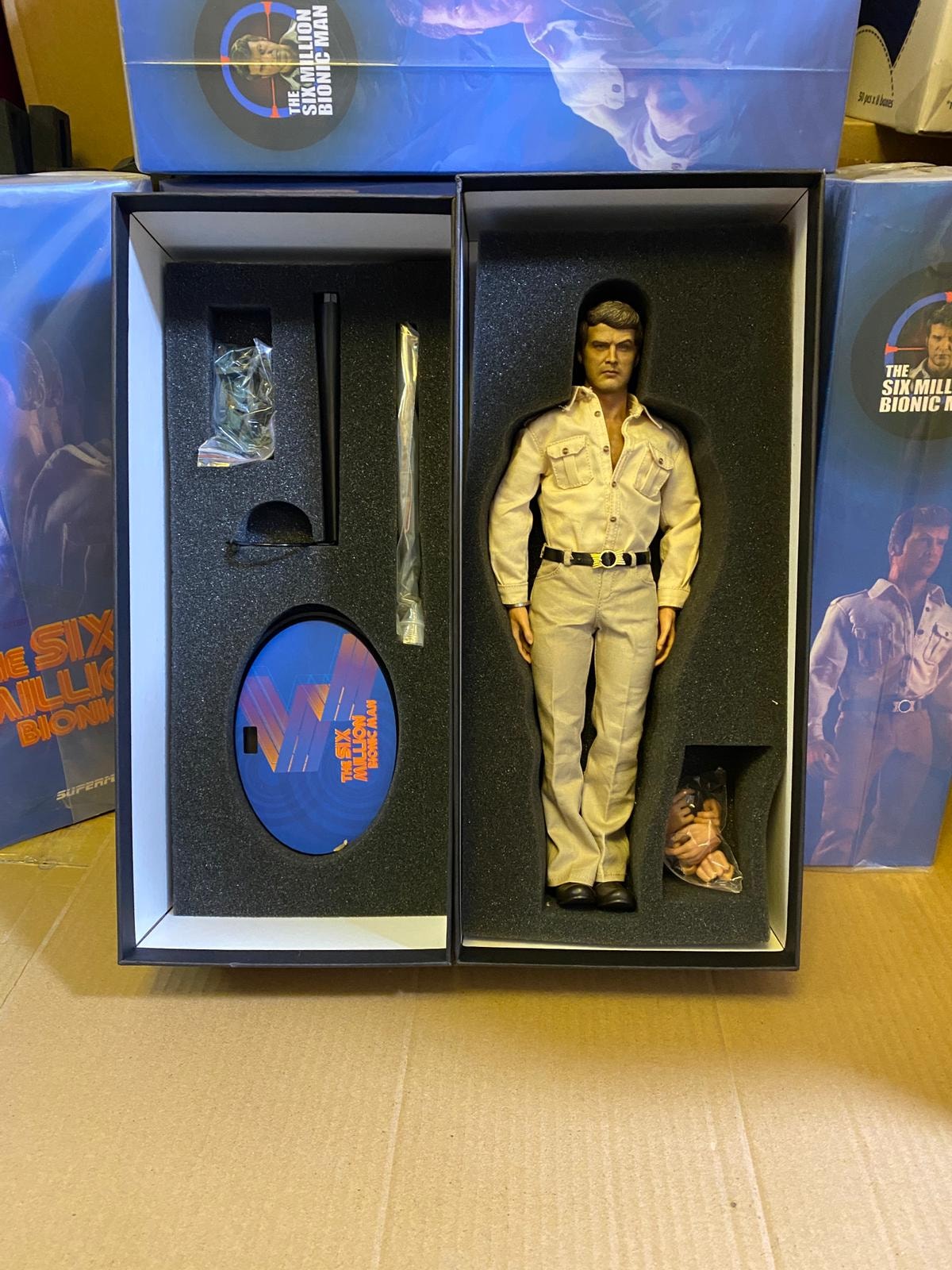 Pedido Figura Six Million Bionic Man (Hunter Outfit Version) marca Supermad Toys escala 1/6