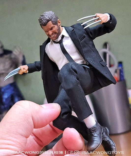 Figura Logan traje negro marca Nota Studio escala pequeña 1/12