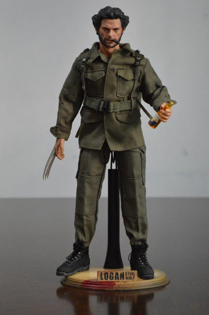Figura Wolfman con Uniforme Militar marca EM Custom Studios escala 1/6
